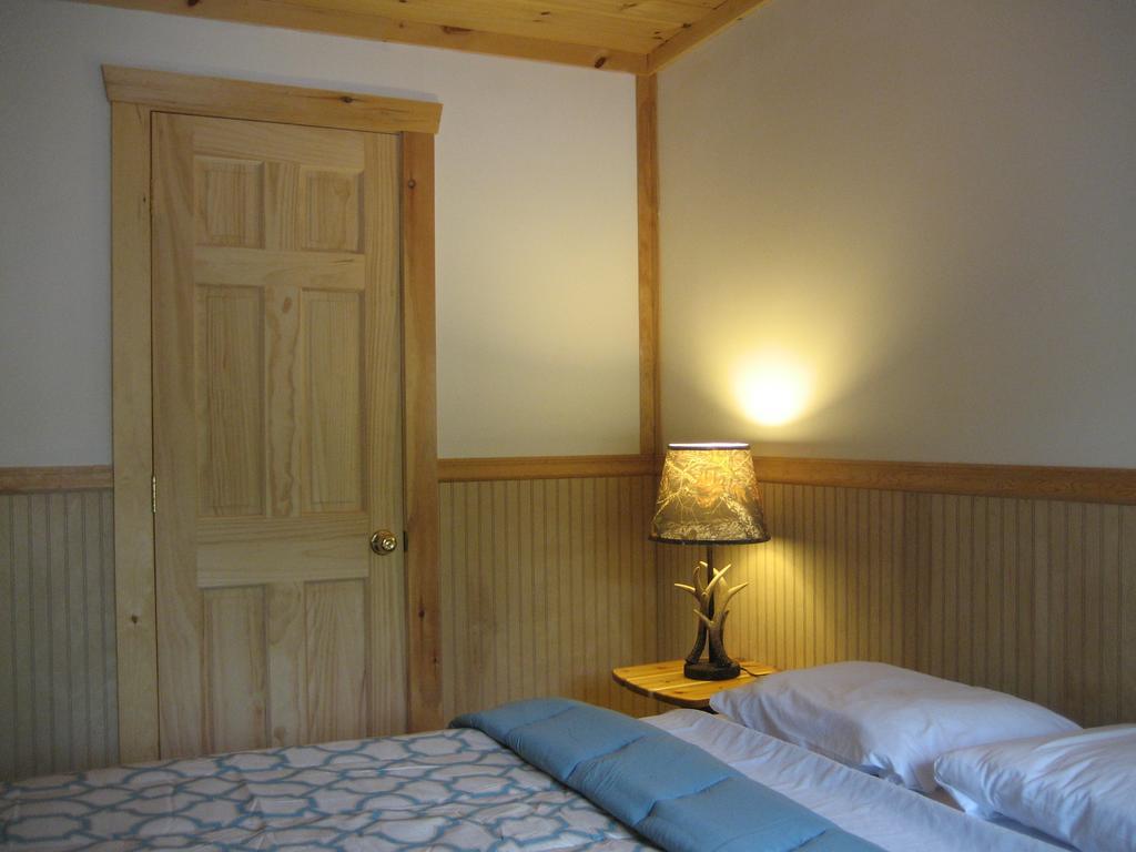 Standard Queen Room with One Queen Bed