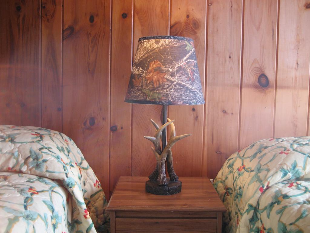 Queen Room with Two Queen Beds - Lake View